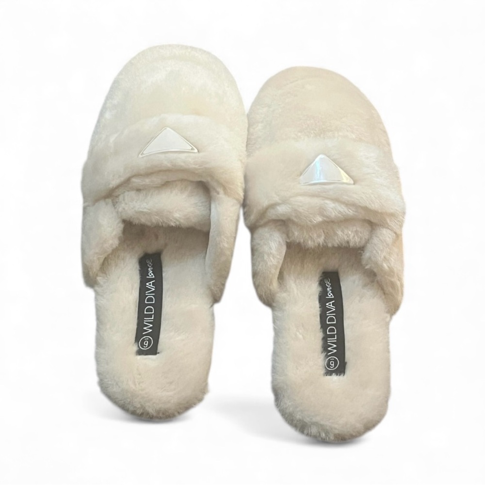 Wild DIVA Lounge Cream Fuzzy Slippers